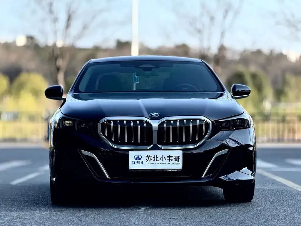BMW 5 Series — фото 1