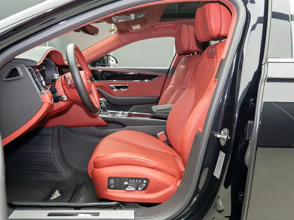 Bentley Flying Spur — фото 6