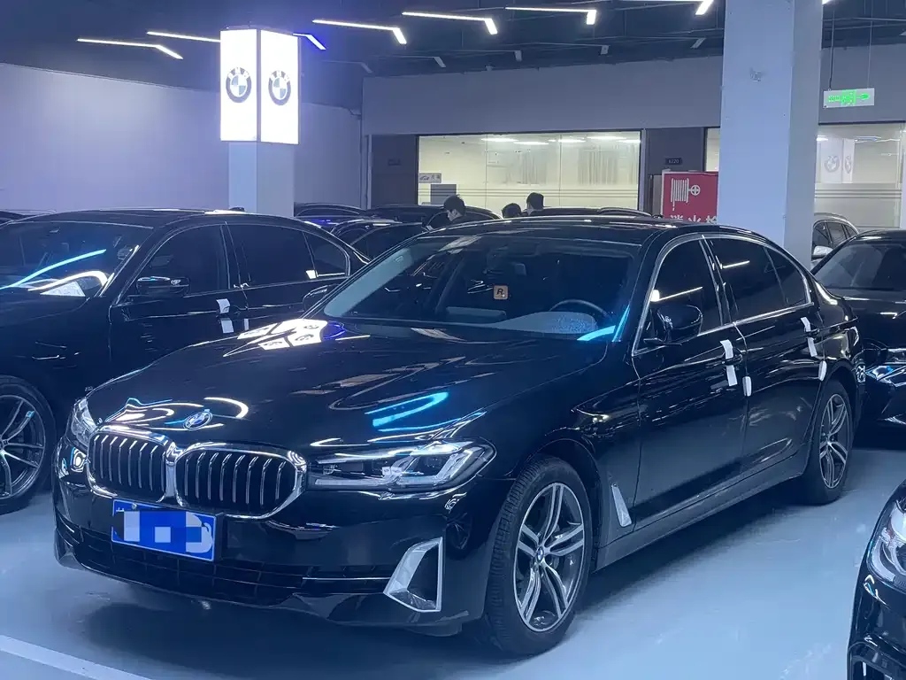 BMW 5 Series — фото 1