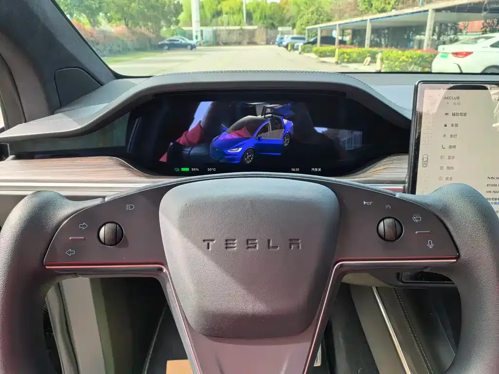 Tesla Model X — фото 5