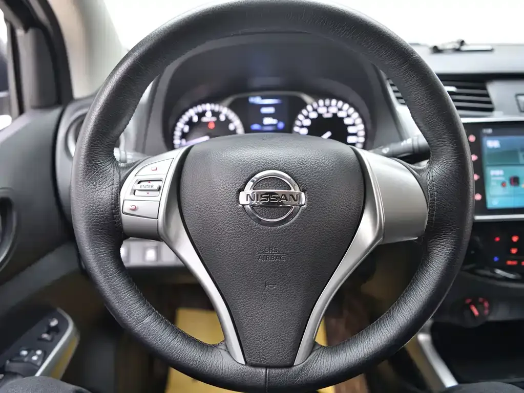 Nissan Navara — фото 8