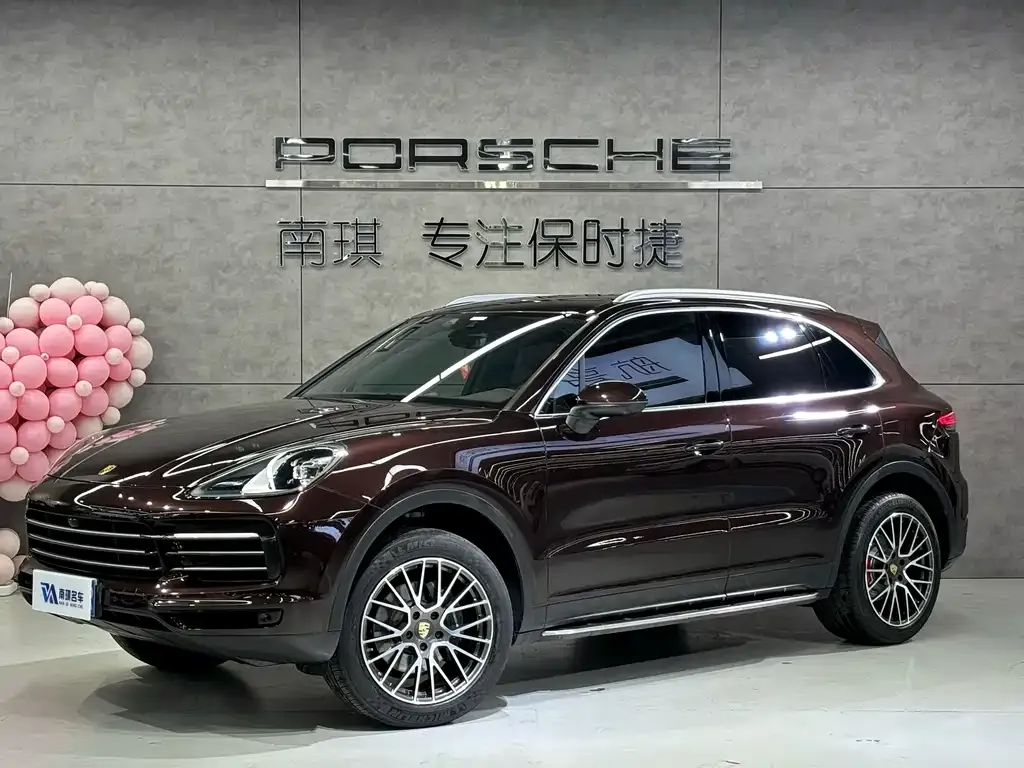 Porsche Cayenne — фото 1