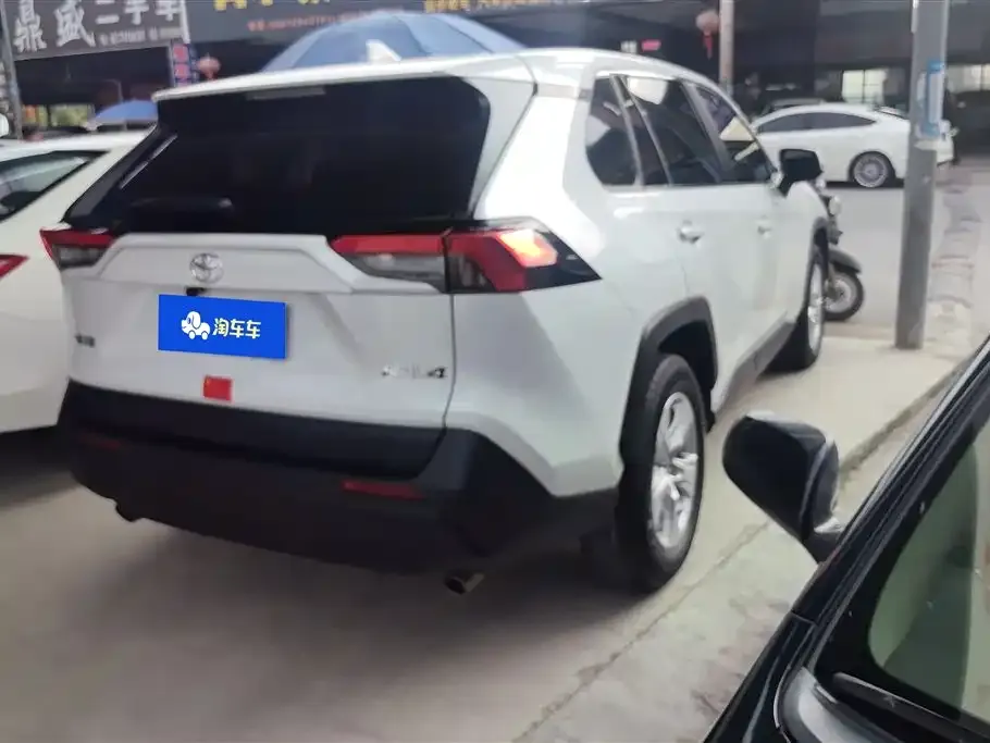 Toyota RAV4 — фото 6