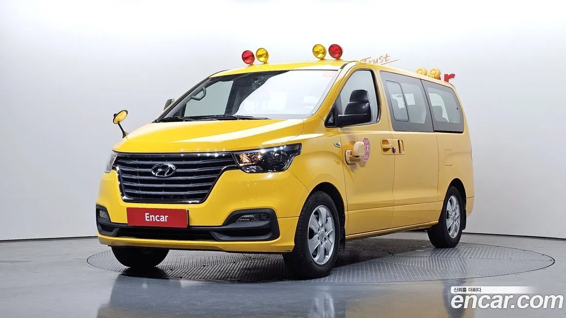 Hyundai Starex — фото 1