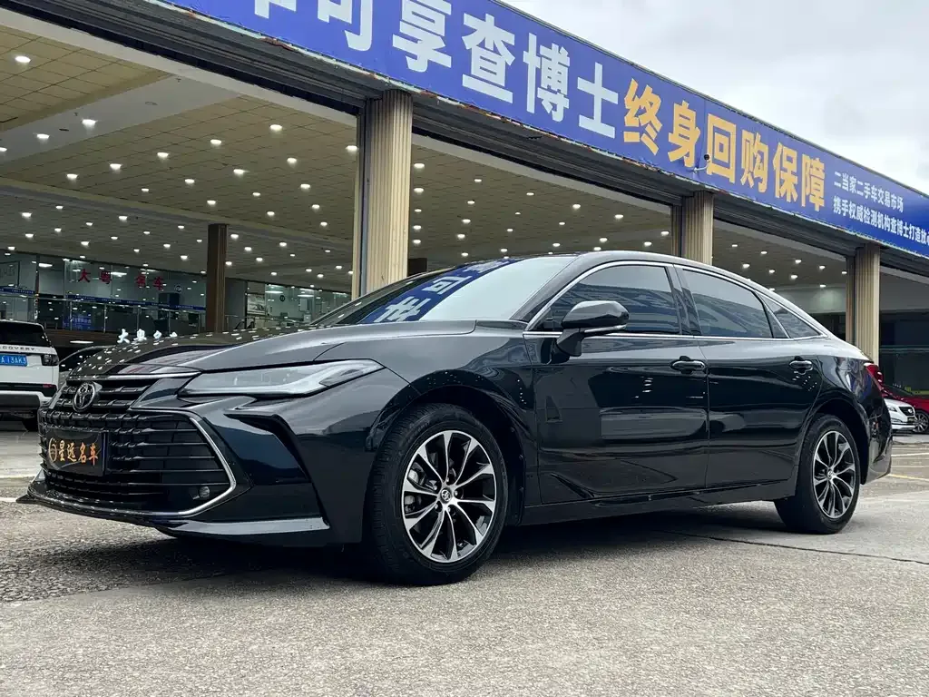 Toyota Avalon — фото 1
