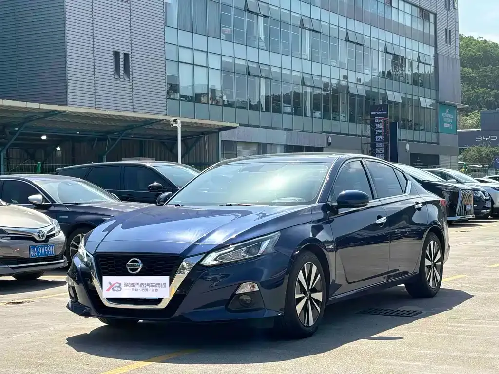 Nissan Teana — фото 1