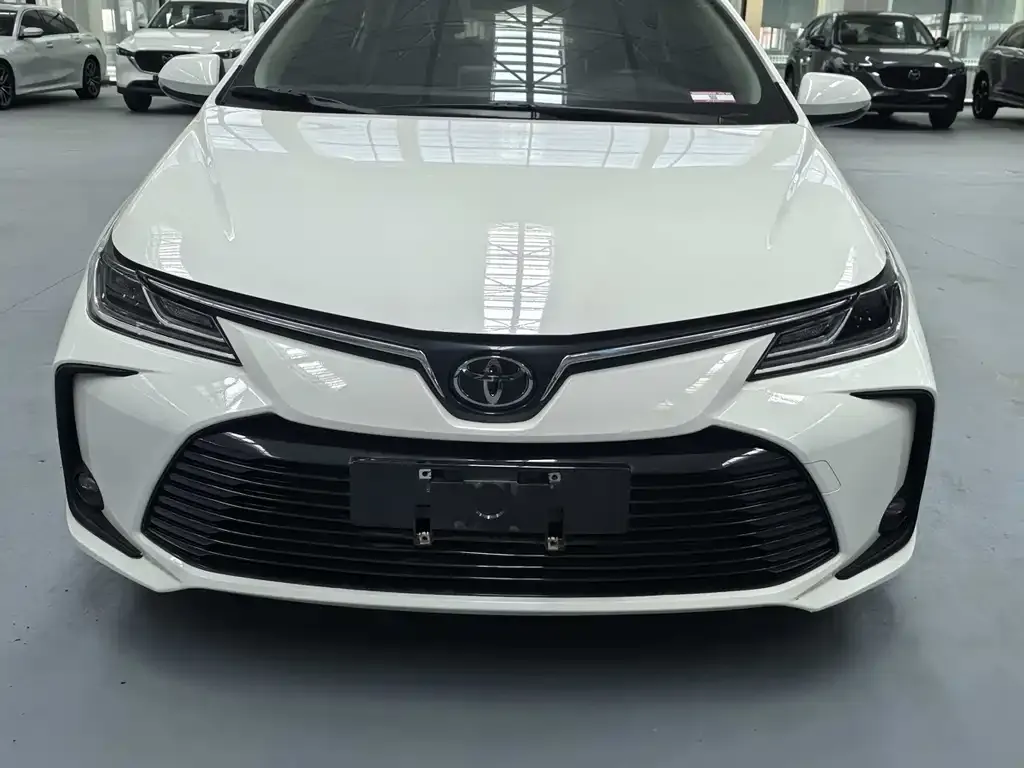 Toyota Corolla — фото 1