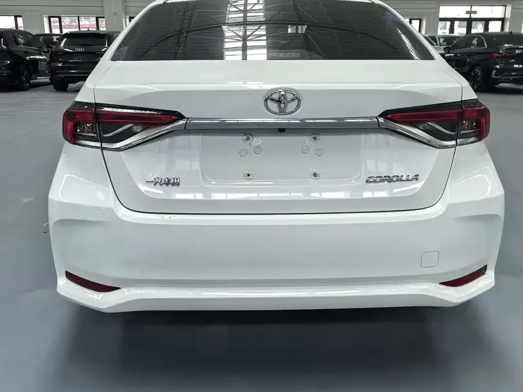 Toyota Corolla — фото 4