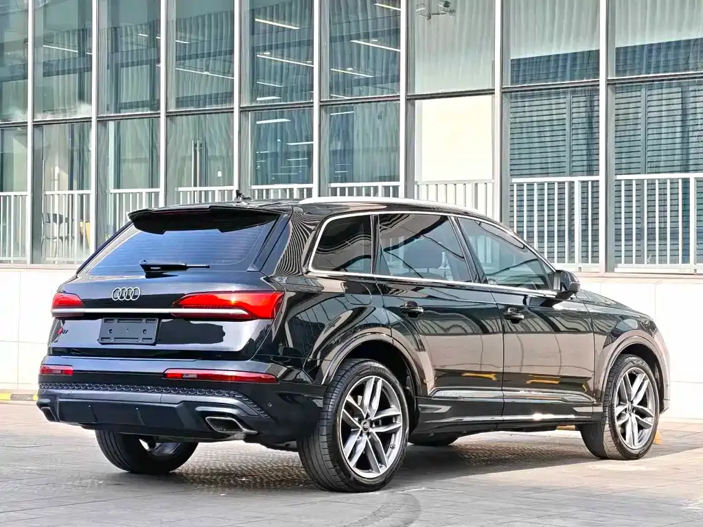 Audi Q7 — фото 10
