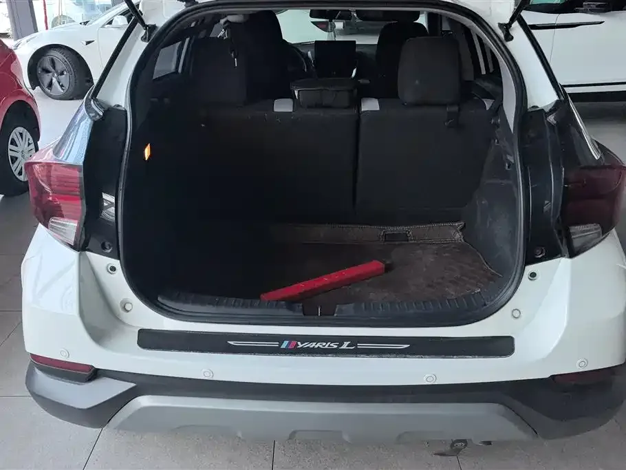 Toyota Yaris L — фото 4