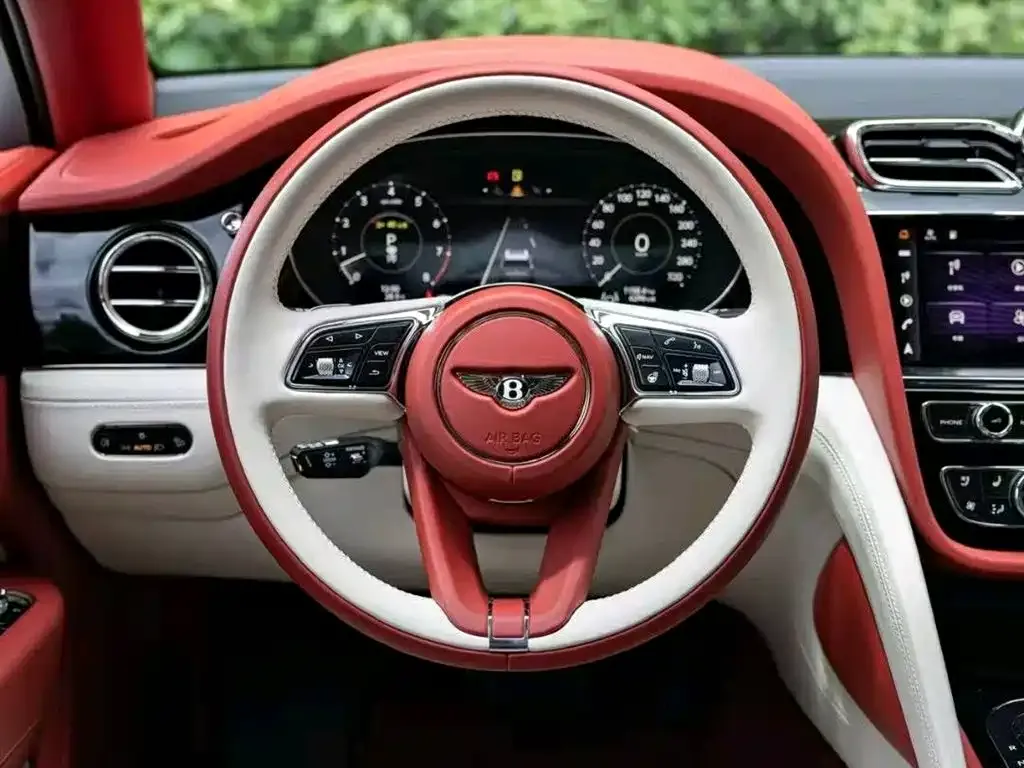 Bentley Bentayga — фото 2