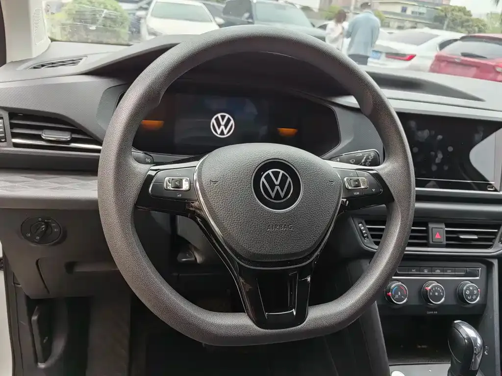 Volkswagen Tharu — фото 2