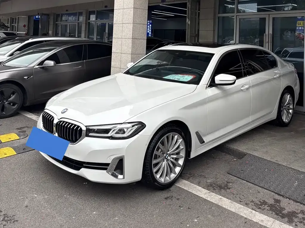 BMW 5 Series — фото 1