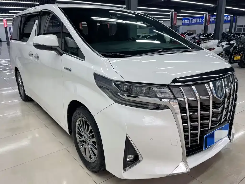 Toyota Alphard — фото 3