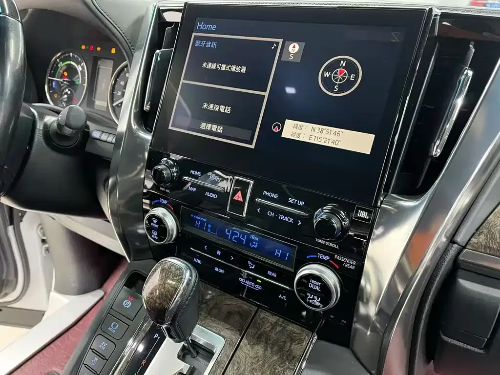 Toyota Alphard — фото 7