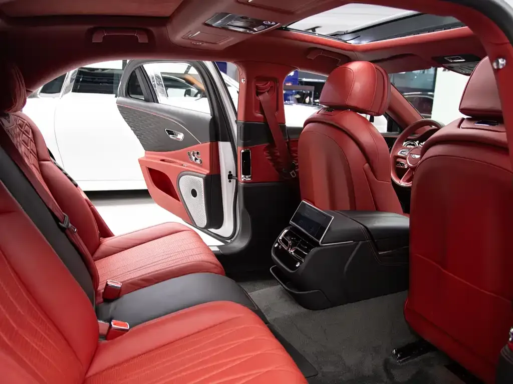 Bentley Flying Spur — фото 3