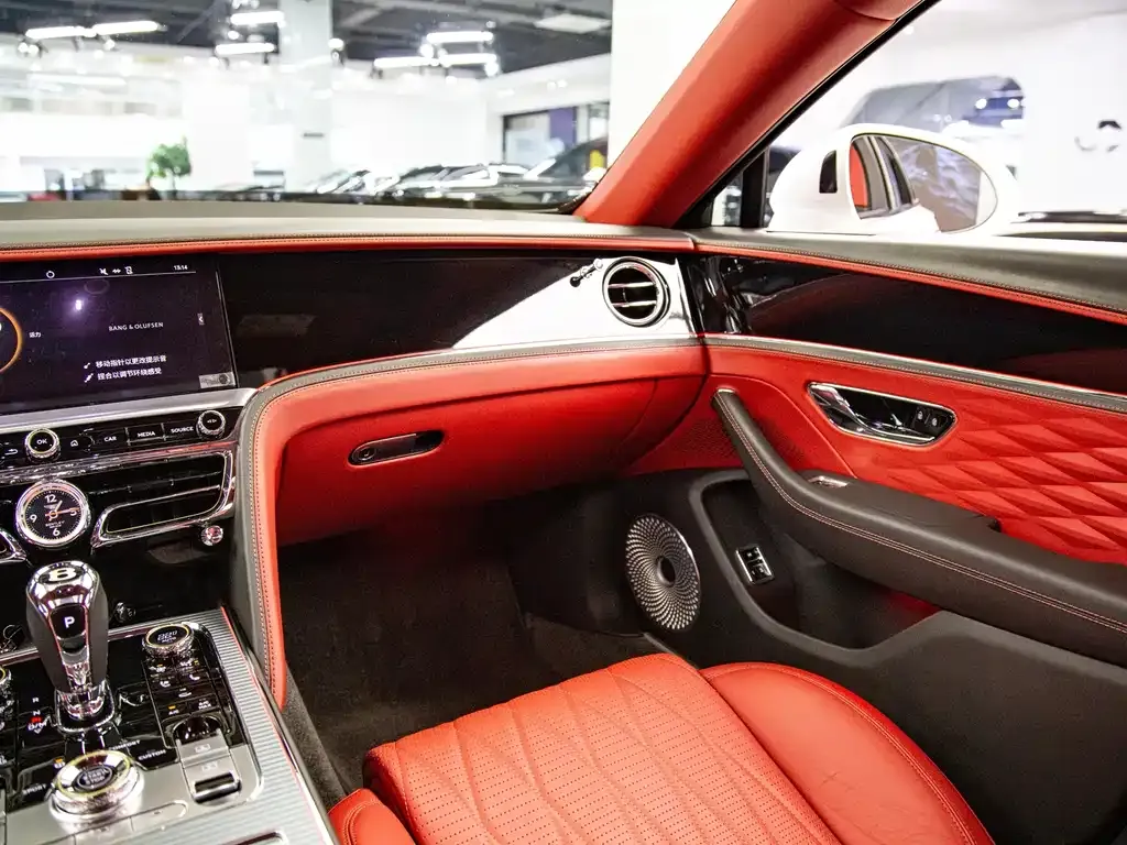 Bentley Flying Spur — фото 6