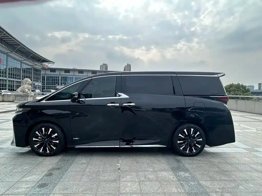 Toyota Vellfire — фото 7
