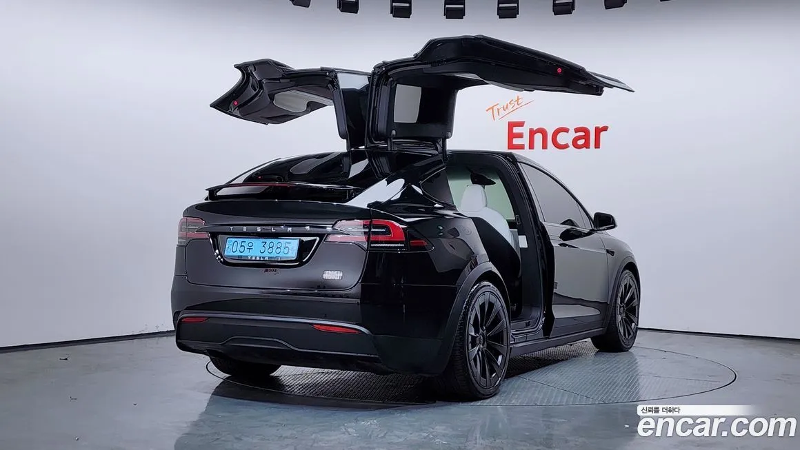 Tesla Model X — фото 4