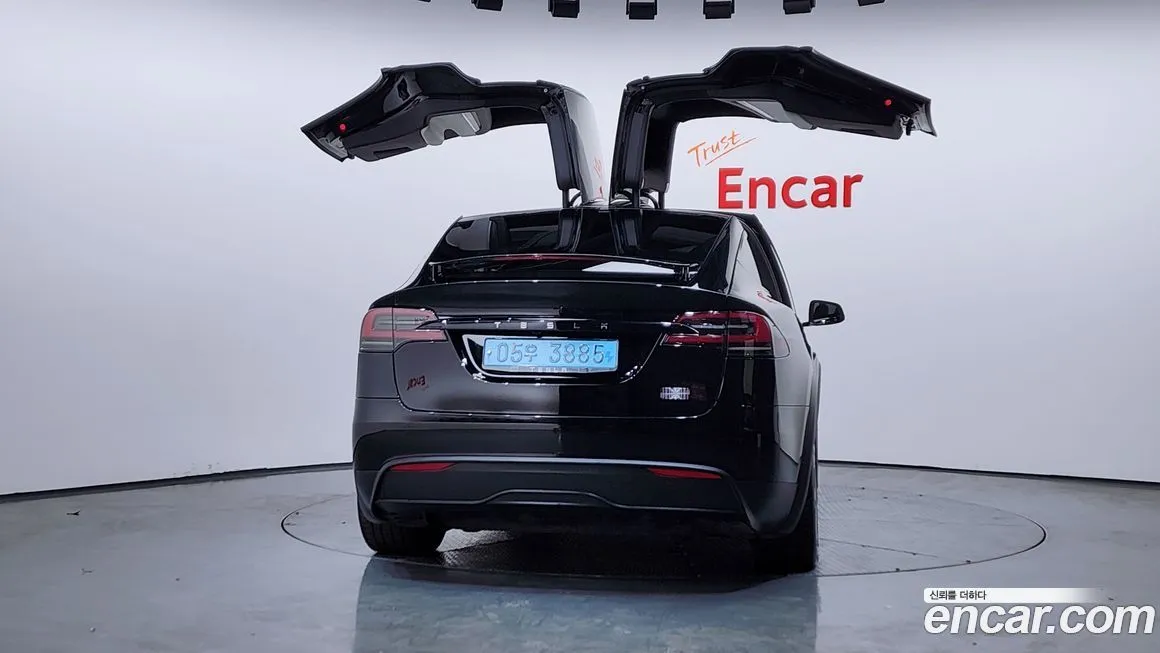 Tesla Model X — фото 2