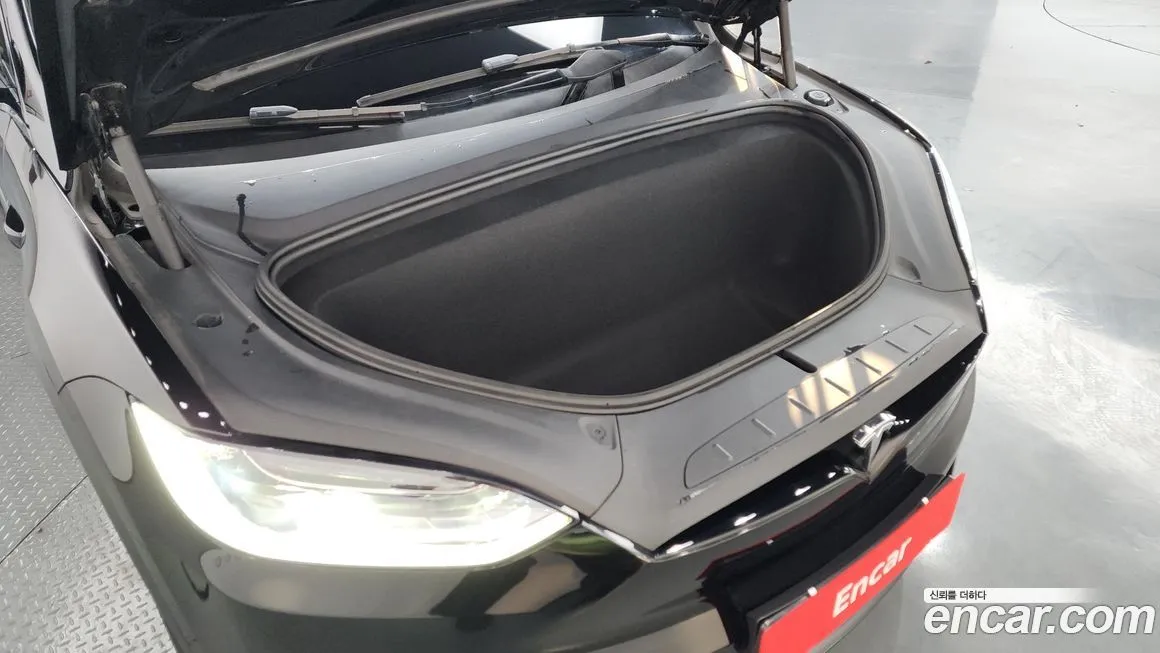 Tesla Model X — фото 6