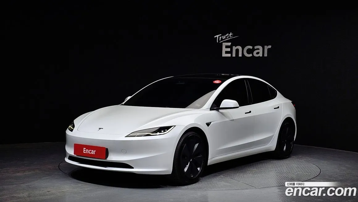 Tesla Model 3 — фото 1