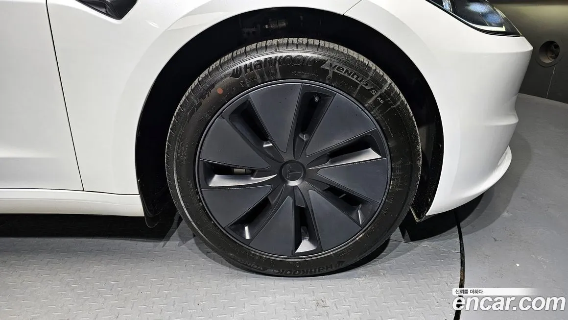 Tesla Model 3 — фото 4