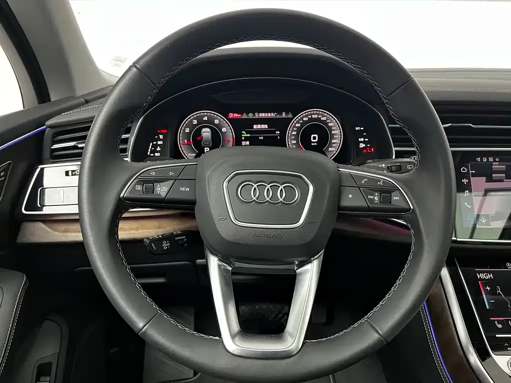 Audi Q7 — фото 6