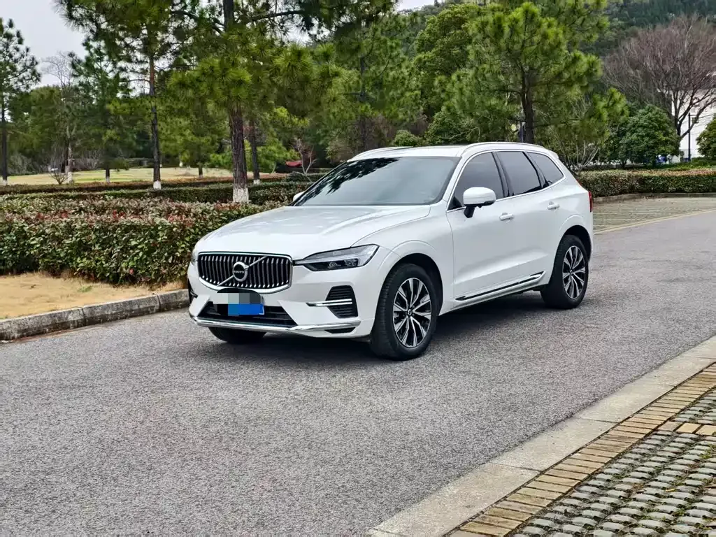 Volvo XC60 — фото 1