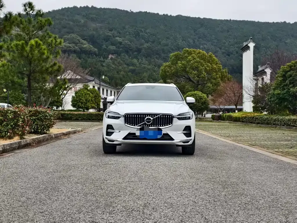 Volvo XC60 — фото 10
