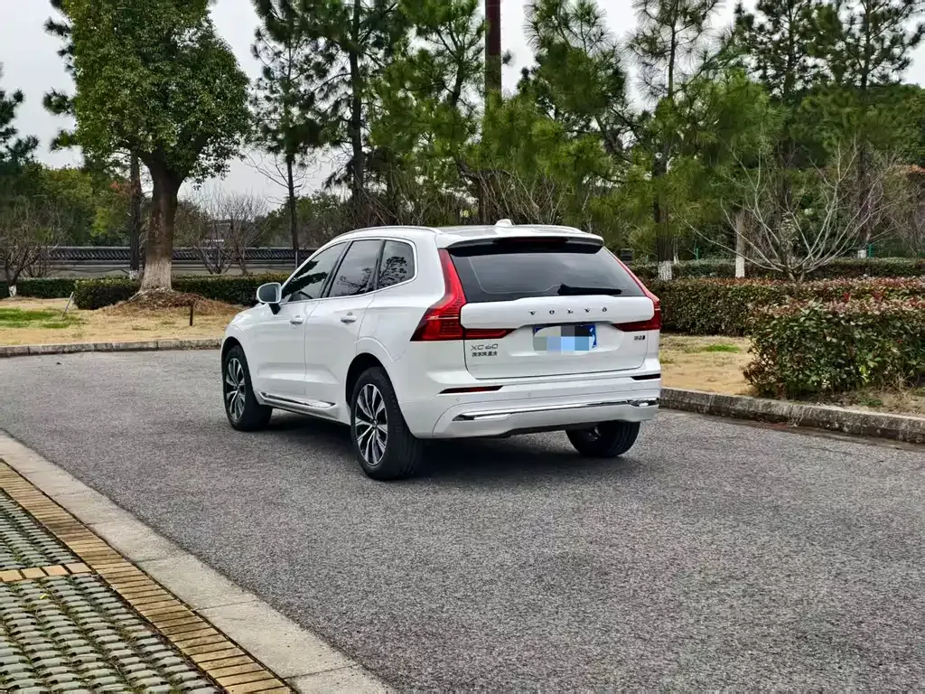 Volvo XC60 — фото 7