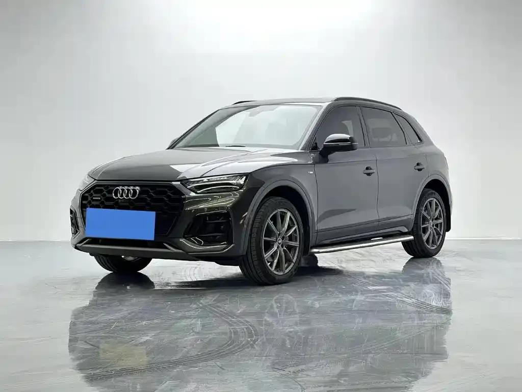 Audi Q5L — фото 1