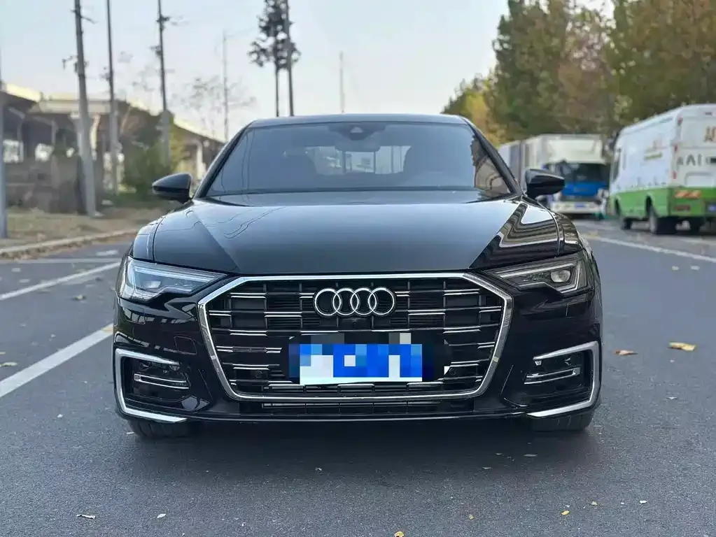 Audi A6L — фото 1