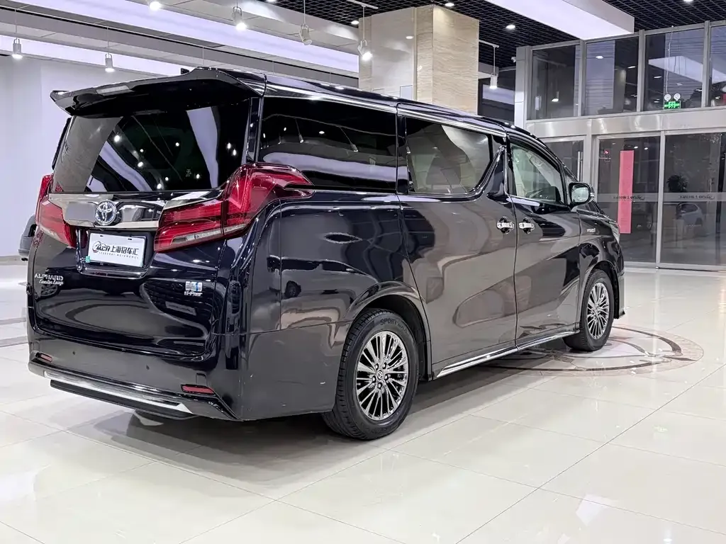 Toyota Alphard — фото 7