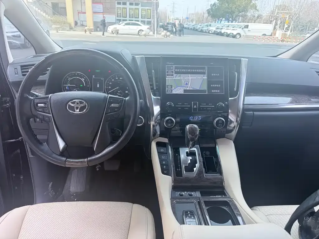 Toyota Alphard — фото 3
