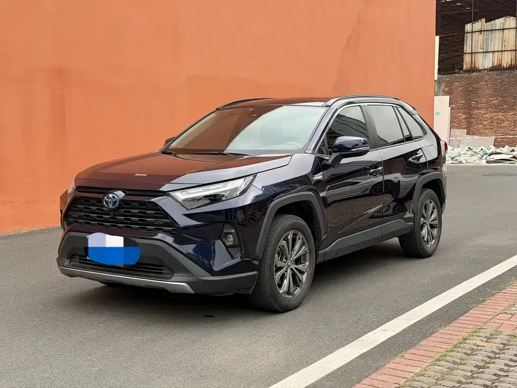 Toyota RAV4 — фото 1
