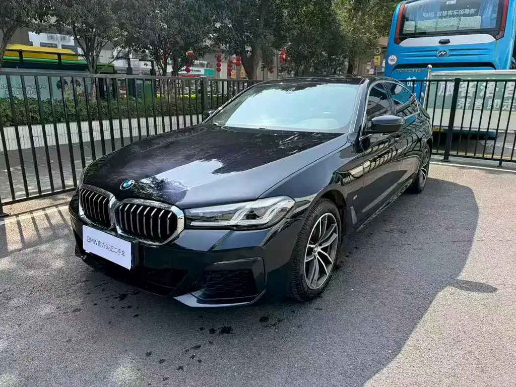 BMW 5 Series — фото 1