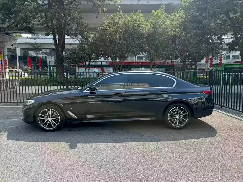 BMW 5 Series — фото 4