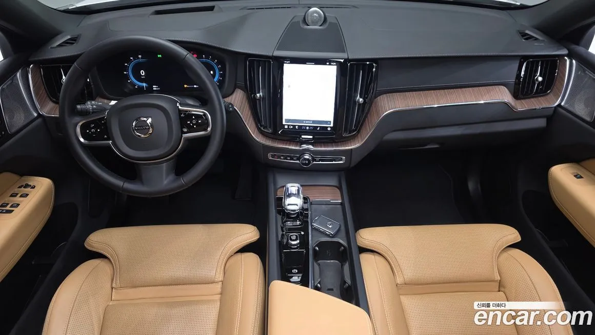 Volvo XC60 — фото 10