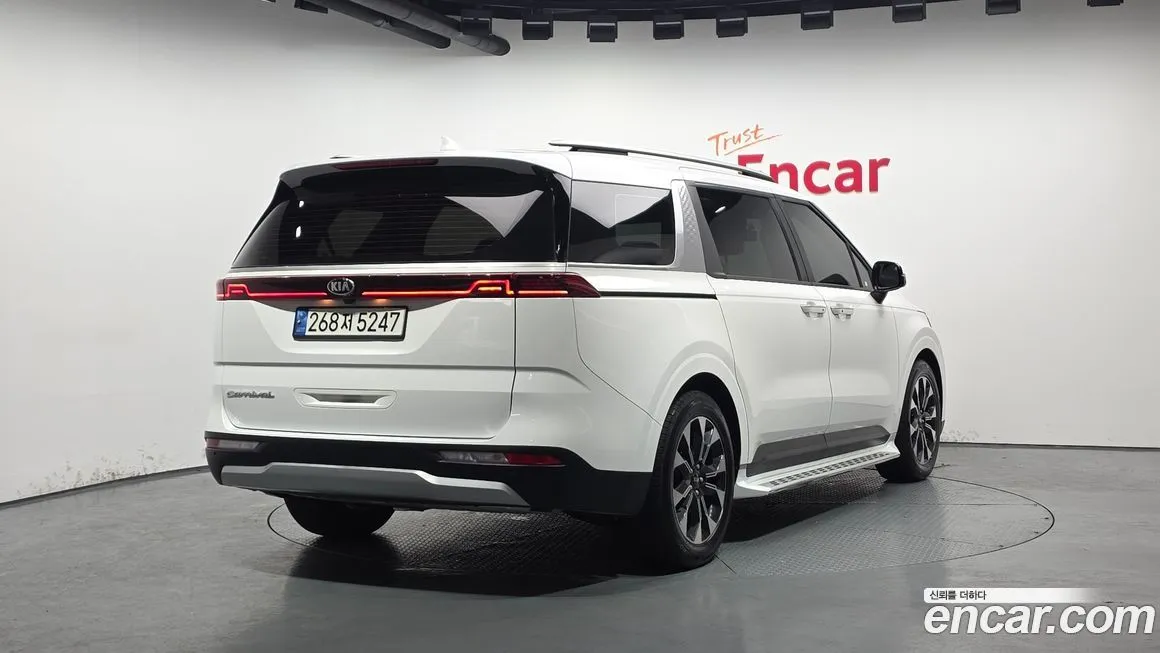 Kia Carnival — фото 10