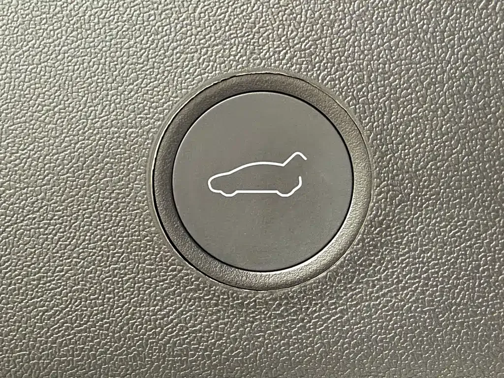 Tesla Model 3 — фото 8