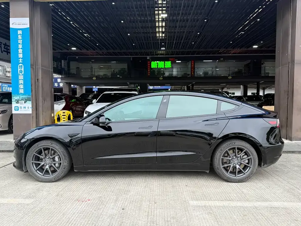 Tesla Model 3 — фото 10