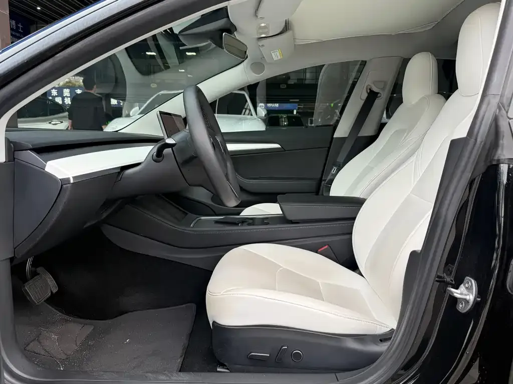 Tesla Model 3 — фото 4