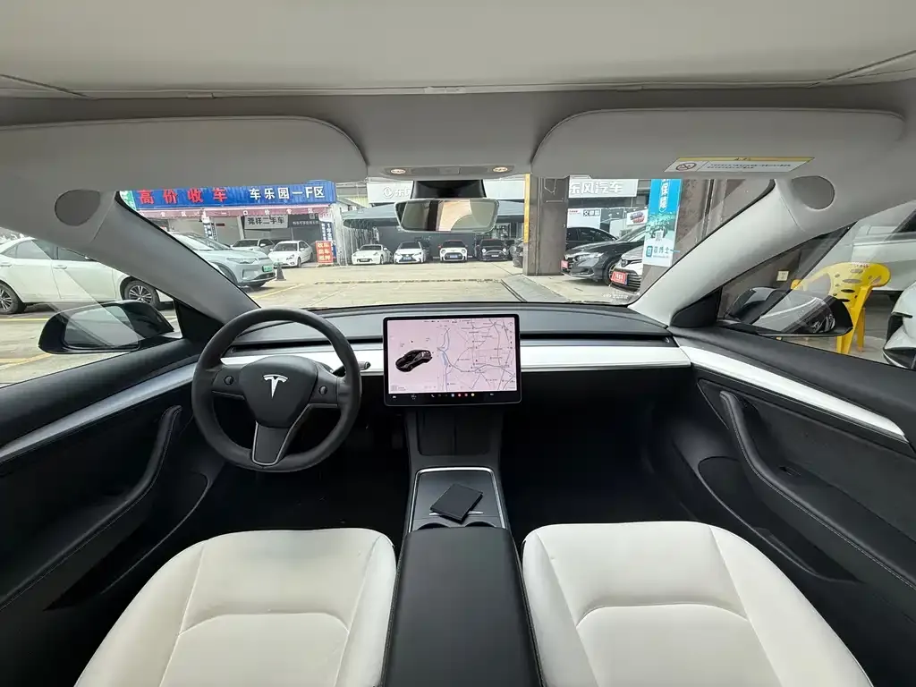 Tesla Model 3 — фото 2