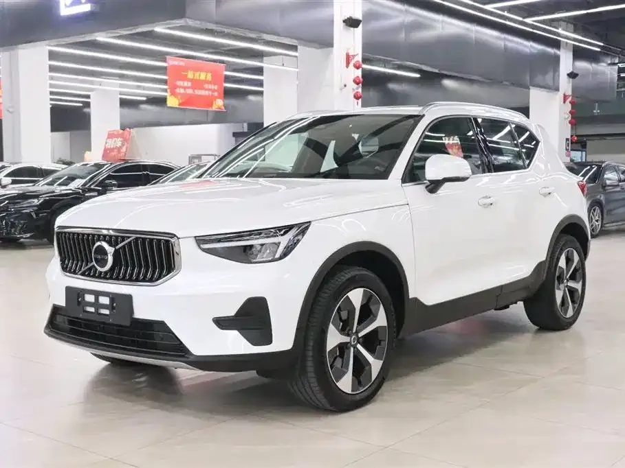 Volvo XC40 — фото 1