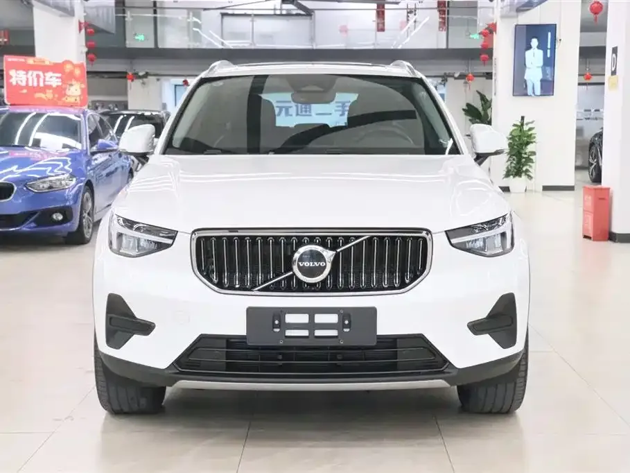 Volvo XC40 — фото 4