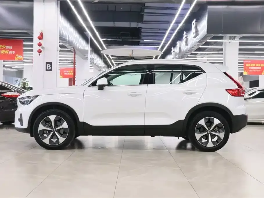 Volvo XC40 — фото 5