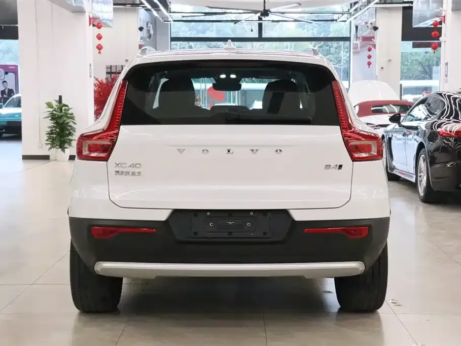 Volvo XC40 — фото 6