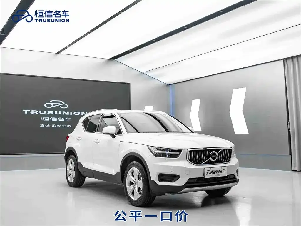 Volvo XC40 — фото 1