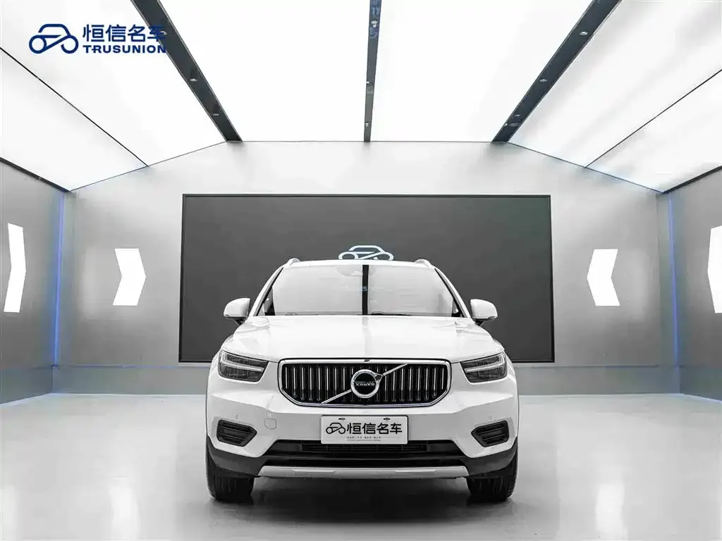 Volvo XC40 — фото 7